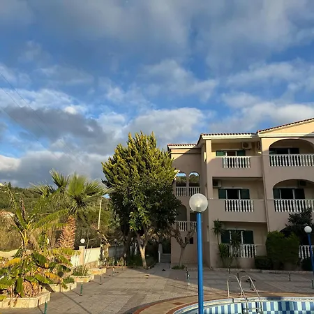 Sandy Maria 702 公寓 *