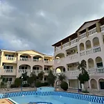 Sandy Maria 702 Apartment *