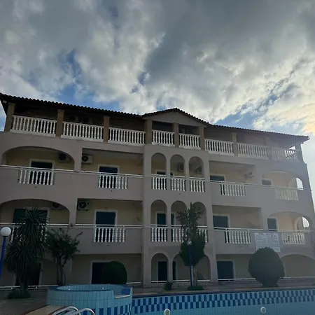 Sandy Maria 702 * זקינטוס טאון